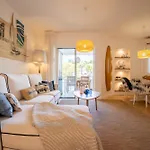 Luxury House - Golf & Tennis Court & Pool View بيت للعطل *